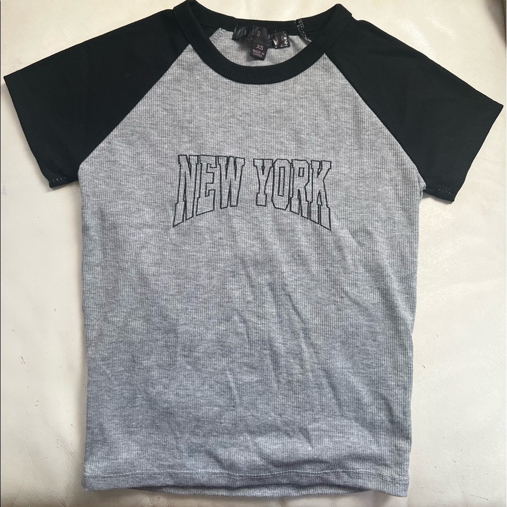 y2k grey “New York” baby tee with black sleeves